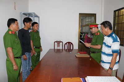 Khởi tố kẻ tự xưng "đại ca bên xã đảo" để thu phí bảo kê- Ảnh 1. Khởi tố kẻ tự xưng "đại ca bên xã đảo" để thu phí bảo kê- Ảnh 1.