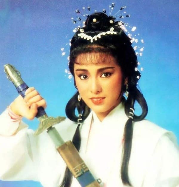 Mỹ nhân "Cung tâm kế": Người từng khiến Thành Long yêu thầm và theo đuổi suốt 8 năm, hiện ra sao?- Ảnh 2. Mỹ nhân "Cung tâm kế": Người từng khiến Thành Long yêu thầm và theo đuổi suốt 8 năm, hiện ra sao?- Ảnh 2.