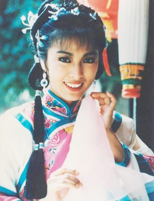 Mỹ nhân "Cung tâm kế": Người từng khiến Thành Long yêu thầm và theo đuổi suốt 8 năm, hiện ra sao?- Ảnh 3. Mỹ nhân "Cung tâm kế": Người từng khiến Thành Long yêu thầm và theo đuổi suốt 8 năm, hiện ra sao?- Ảnh 3.