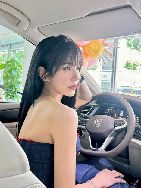 Sau 2 năm ly hôn, Diệp Lâm Anh có cuộc sống hoàn toàn đối lập với thiếu gia Nghiêm Đức- Ảnh 6. Sau 2 năm ly hôn, Diệp Lâm Anh có cuộc sống hoàn toàn đối lập với thiếu gia Nghiêm Đức- Ảnh 6.