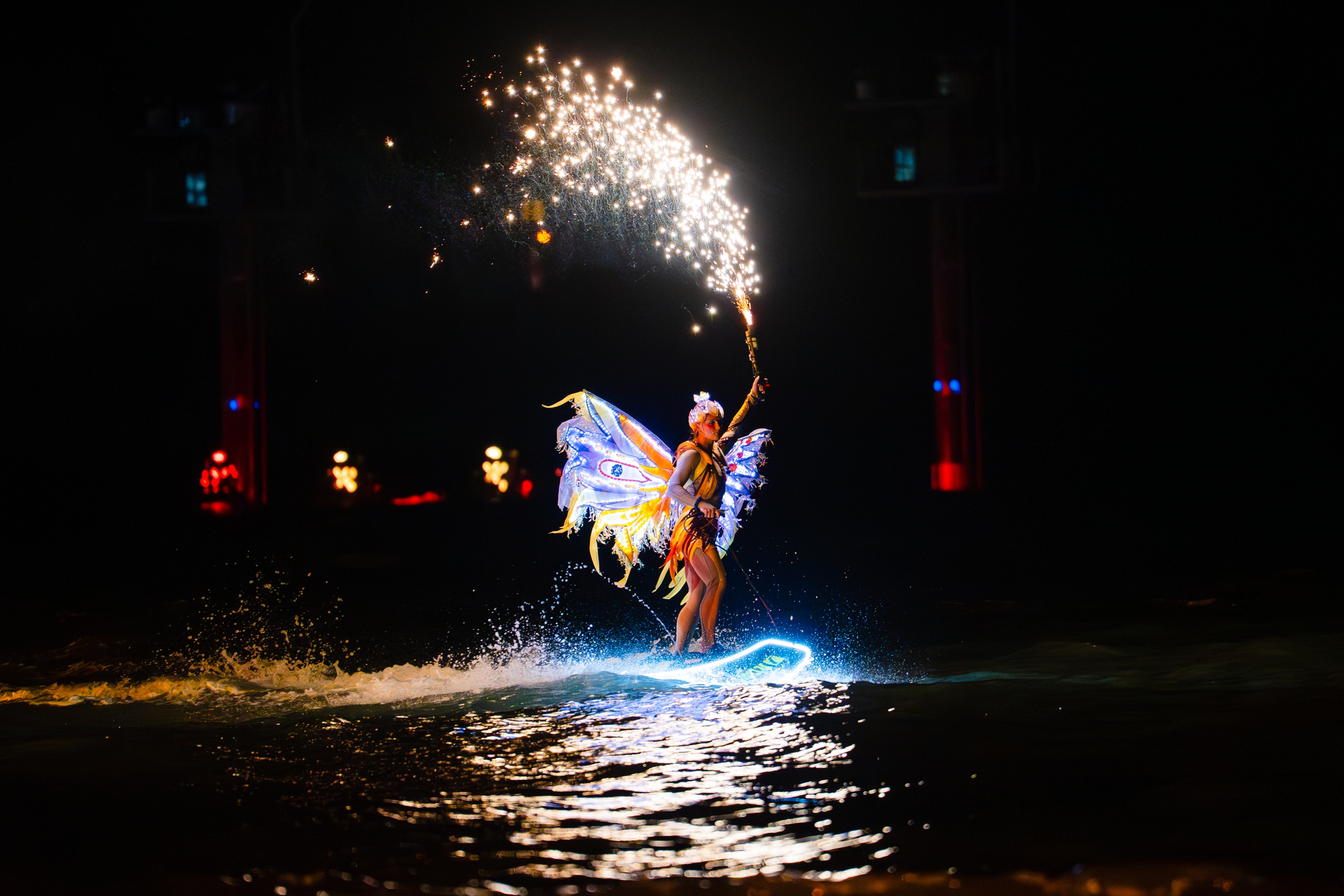 Show diễn jetski bắn pháo hoa tại Cát Bà vượt qua vòng thẩm định Guinness, xác lập hai kỷ lục thế giới trên biển- Ảnh 6. Show diễn jetski bắn pháo hoa tại Cát Bà vượt qua vòng thẩm định Guinness, xác lập hai kỷ lục thế giới trên biển- Ảnh 6.