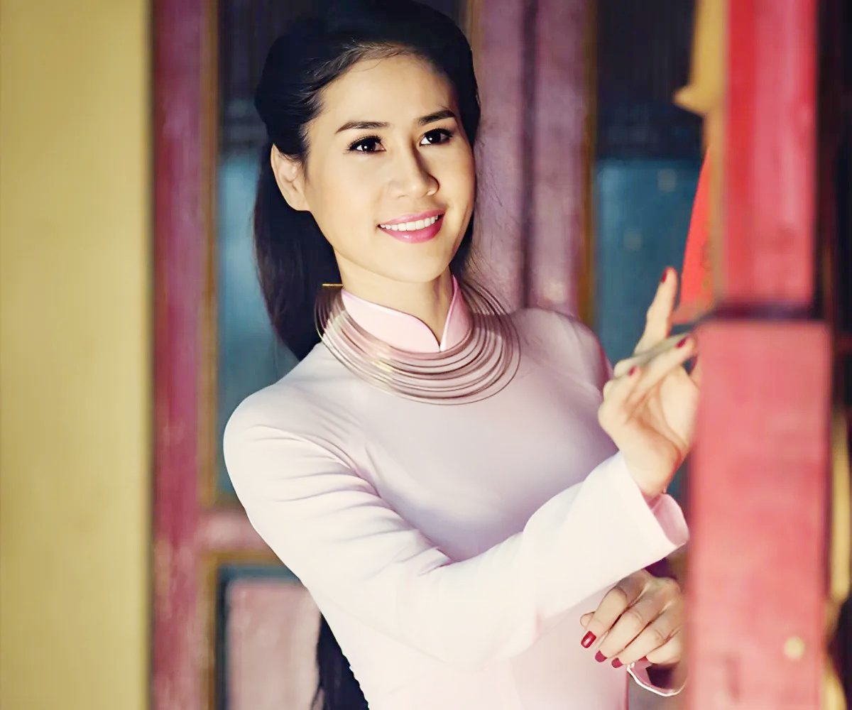 "Ác nữ" trên mản ảnh Việt: Một mình nuôi 2 con trong biệt thự 4 tầng ở TP.HCM, U50 độc thân, trẻ đẹp- Ảnh 1. "Ác nữ" trên mản ảnh Việt: Một mình nuôi 2 con trong biệt thự 4 tầng ở TP.HCM, U50 độc thân, trẻ đẹp- Ảnh 1.