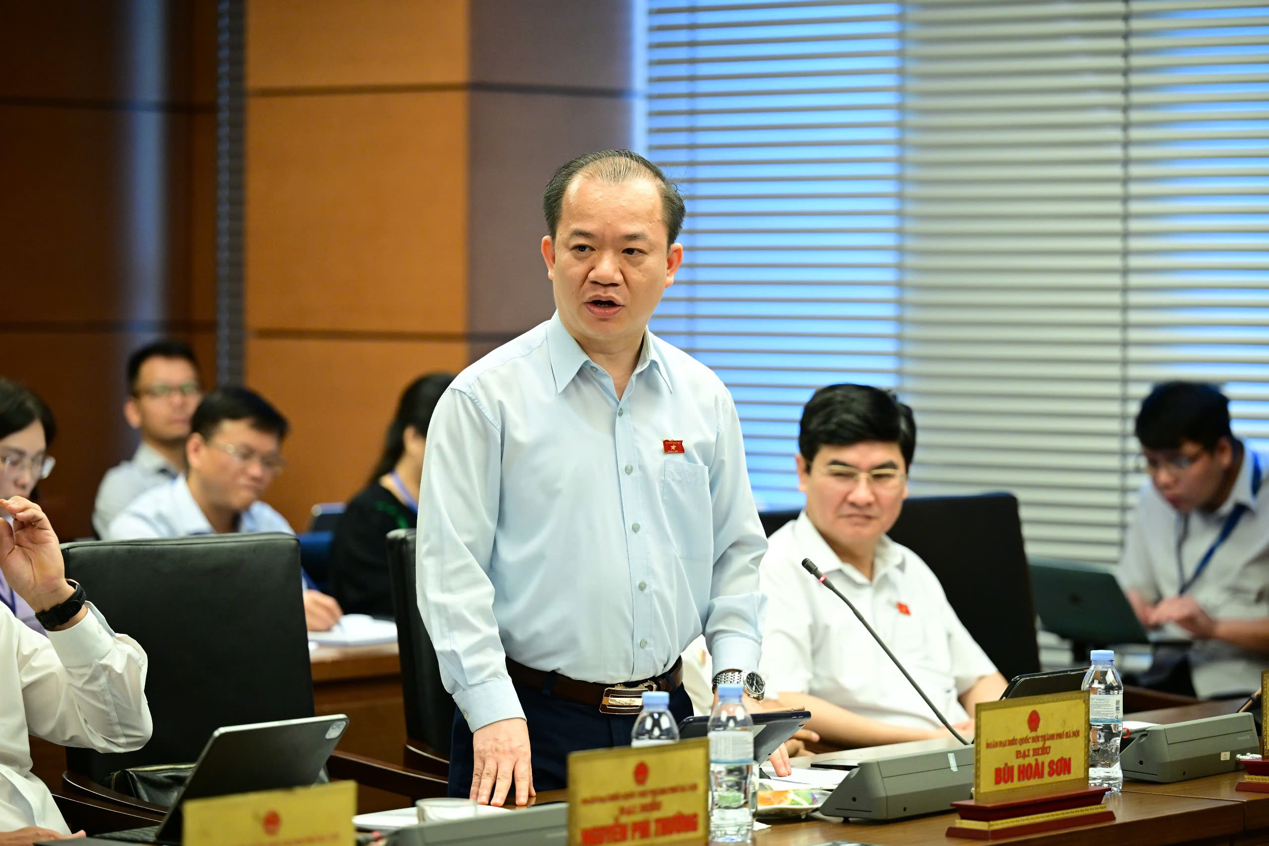 Có nên mạnh dạn để Bí thư kiêm Chủ tịch xã sau sáp nhập?- Ảnh 1. Có nên mạnh dạn để Bí thư kiêm Chủ tịch xã sau sáp nhập?- Ảnh 1.