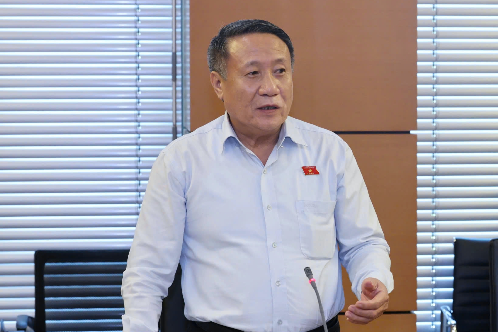 ĐBQH: Vàng ngày càng bấp bênh, có người lỗ hàng trăm triệu chỉ sau vài ngày- Ảnh 1. ĐBQH: Vàng ngày càng bấp bênh, có người lỗ hàng trăm triệu chỉ sau vài ngày- Ảnh 1.