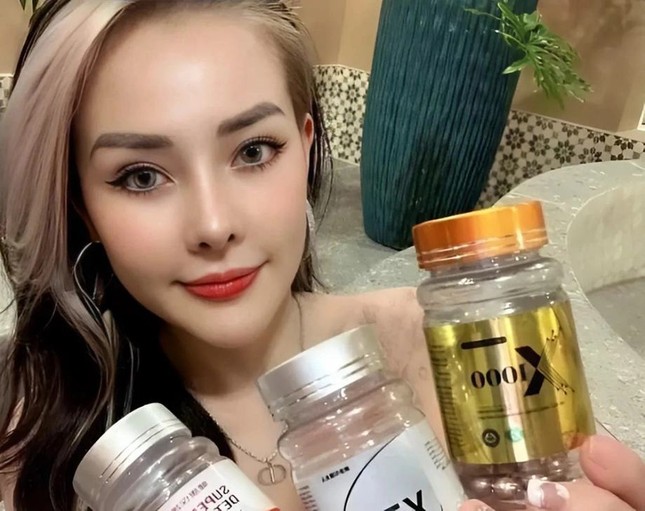 Hình ảnh DJ Ngân 98 quảng cáo sản phẩm giảm cân trên mạng xã hội. Hình ảnh DJ Ngân 98 quảng cáo sản phẩm giảm cân trên mạng xã hội.