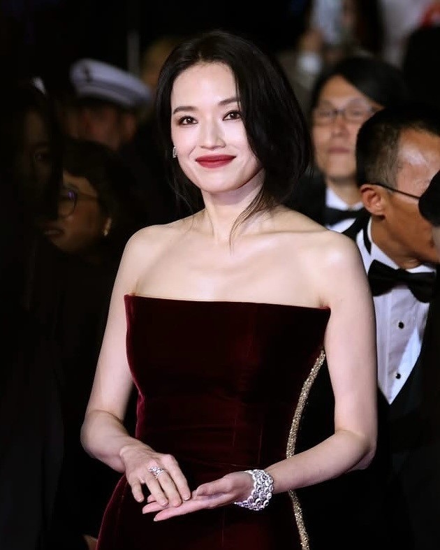 Thư Kỳ gây ấn tượng mạnh với phong cách quý phái và nhan sắc tuổi 49- Ảnh 3. Thư Kỳ gây ấn tượng mạnh với phong cách quý phái và nhan sắc tuổi 49- Ảnh 3.