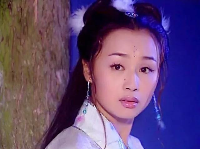 Tào Dĩnh được xem là mỹ nhân cổ trang của làng giải trí Hoa ngữ. Tào Dĩnh được xem là mỹ nhân cổ trang của làng giải trí Hoa ngữ.