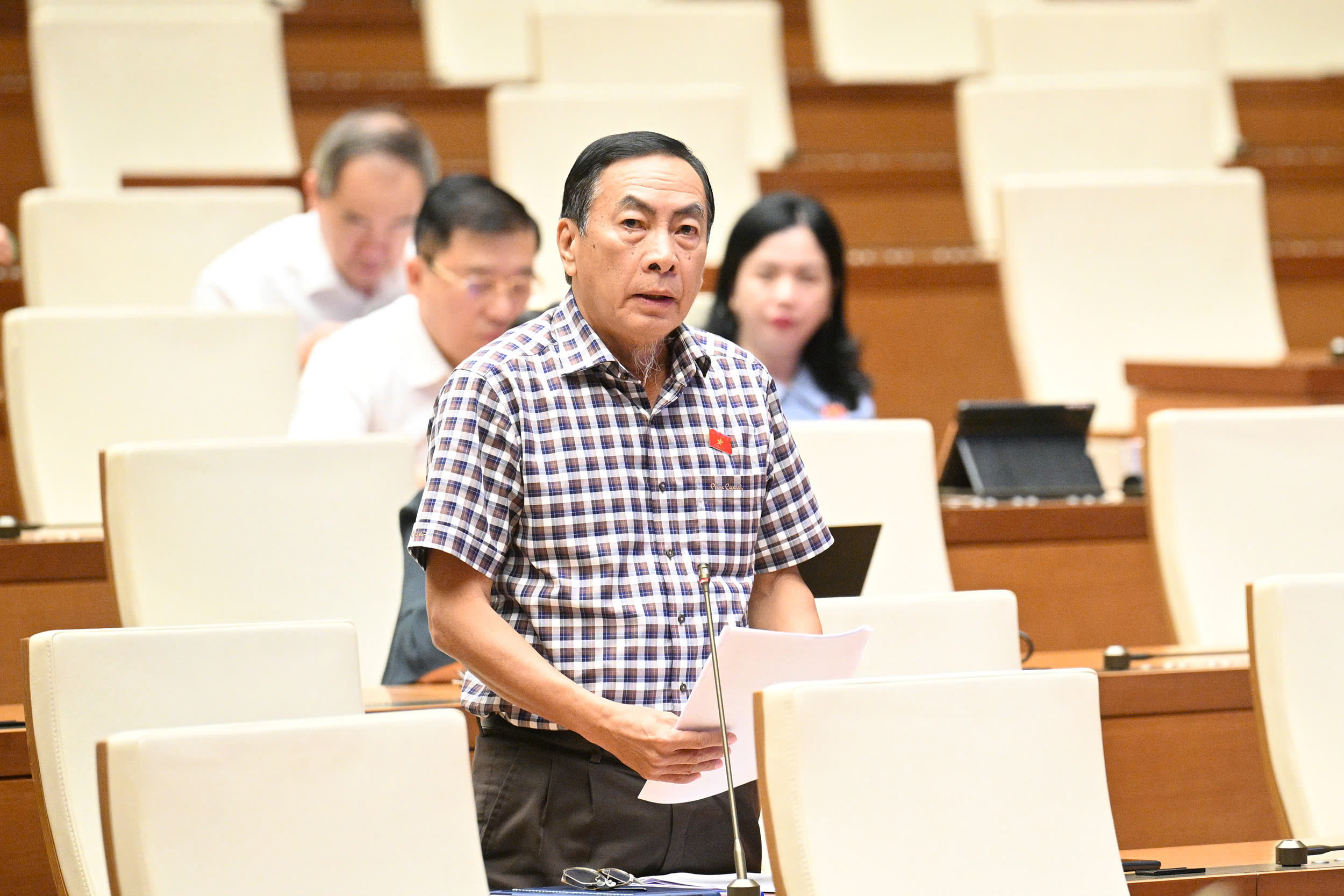Có nhiều trường hợp lách luật, cố gắng làm sai quy định đấu thầu để vụ lợi- Ảnh 3. Có nhiều trường hợp lách luật, cố gắng làm sai quy định đấu thầu để vụ lợi- Ảnh 3.