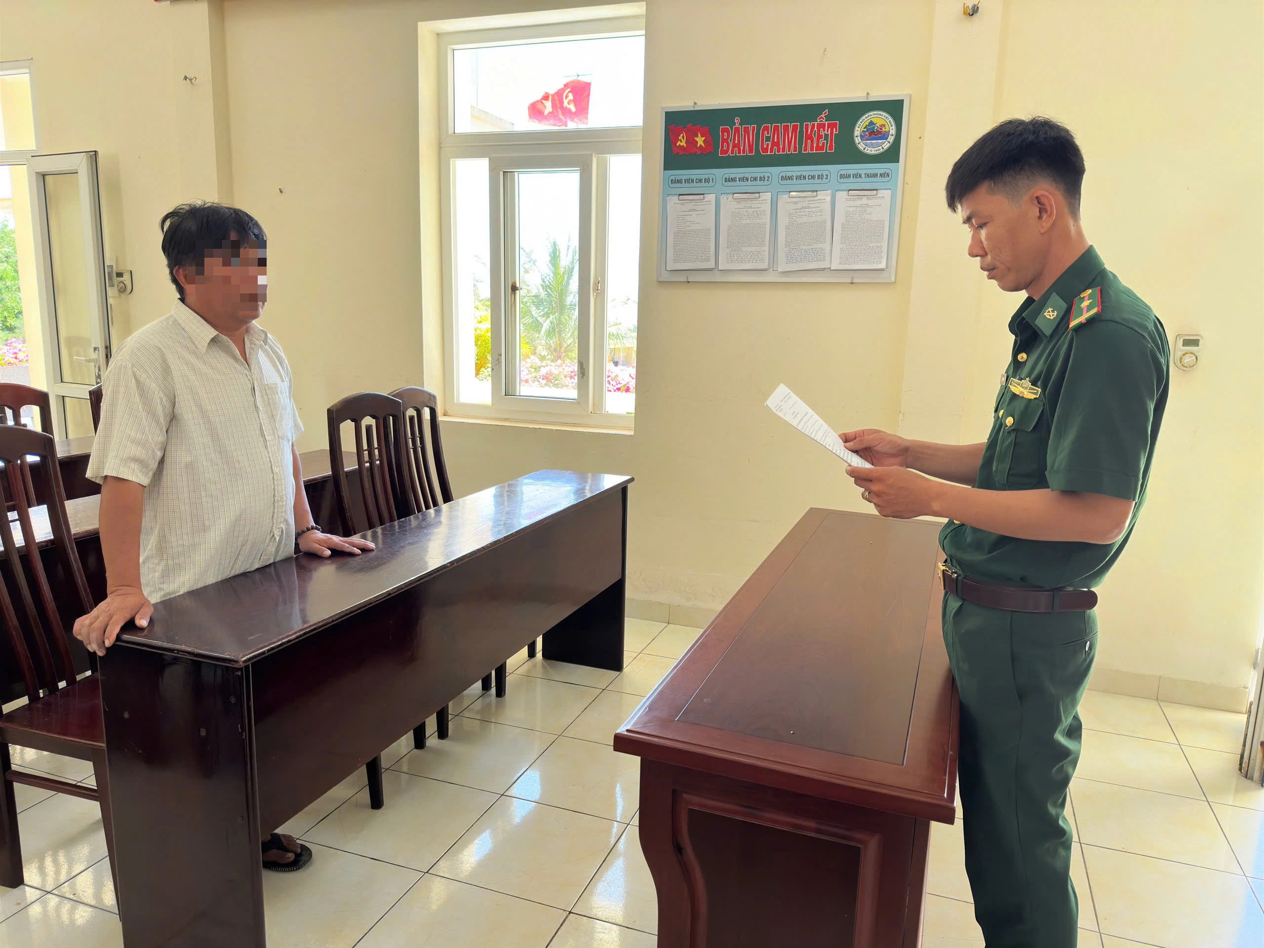 BĐBP tỉnh Bình Định xử phạt 2 tàu cá vi phạm các quy định trong lĩnh vực thủy sản- Ảnh 1. BĐBP tỉnh Bình Định xử phạt 2 tàu cá vi phạm các quy định trong lĩnh vực thủy sản- Ảnh 1.