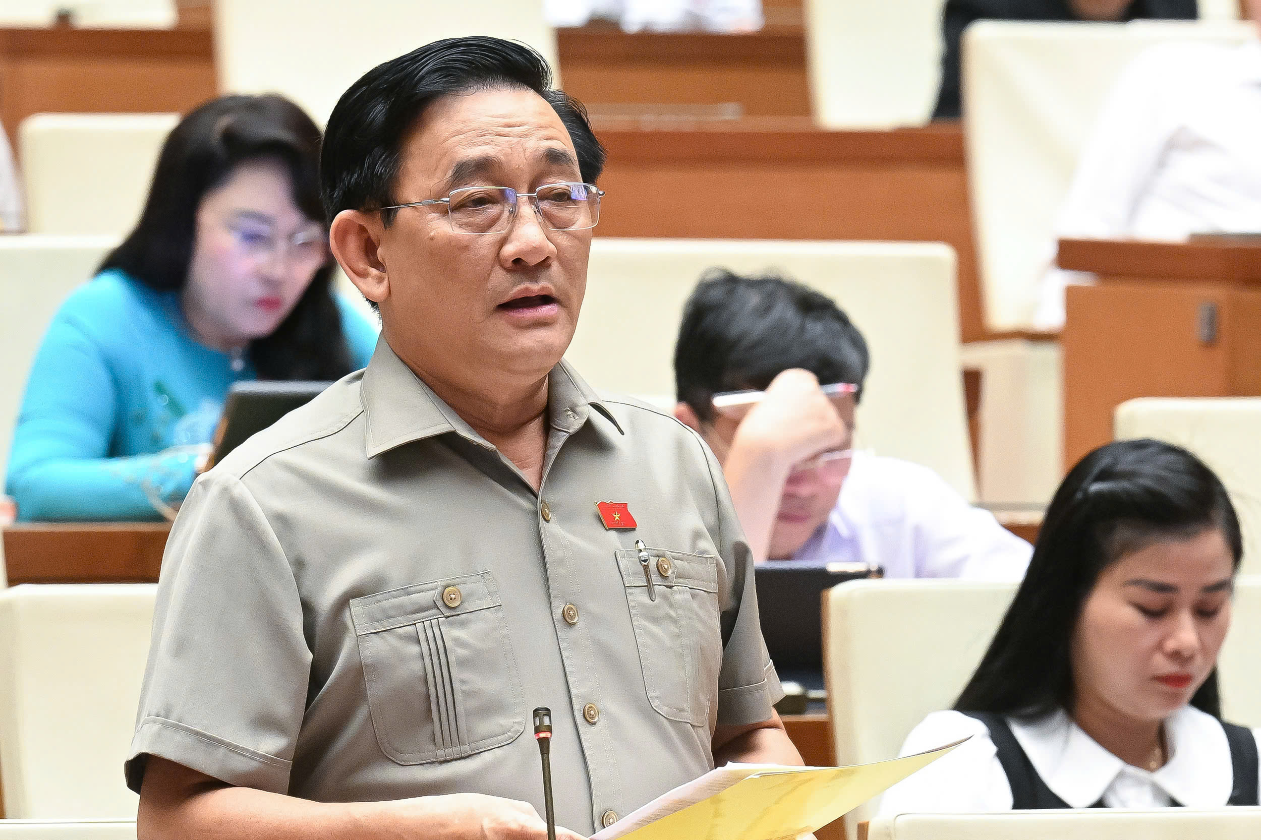 Đại biểu thay lời cho hàng triệu lao động nghèo nói về ước mơ có nhà giá rẻ- Ảnh 2. Đại biểu thay lời cho hàng triệu lao động nghèo nói về ước mơ có nhà giá rẻ- Ảnh 2.