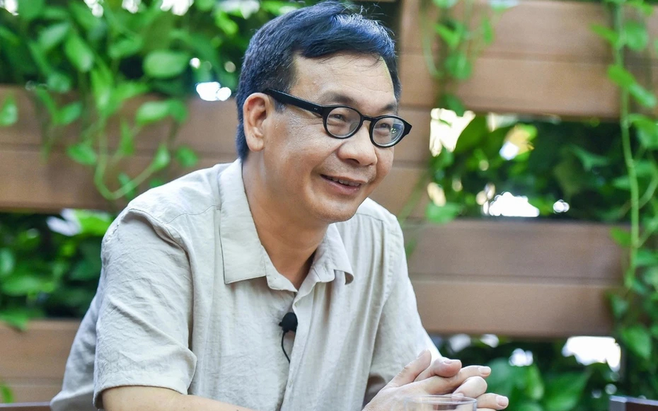 NSƯT Đức Khuê tát "lật mặt" Mạc Văn Khoa trong phim kinh dị- Ảnh 5. NSƯT Đức Khuê tát "lật mặt" Mạc Văn Khoa trong phim kinh dị- Ảnh 5.