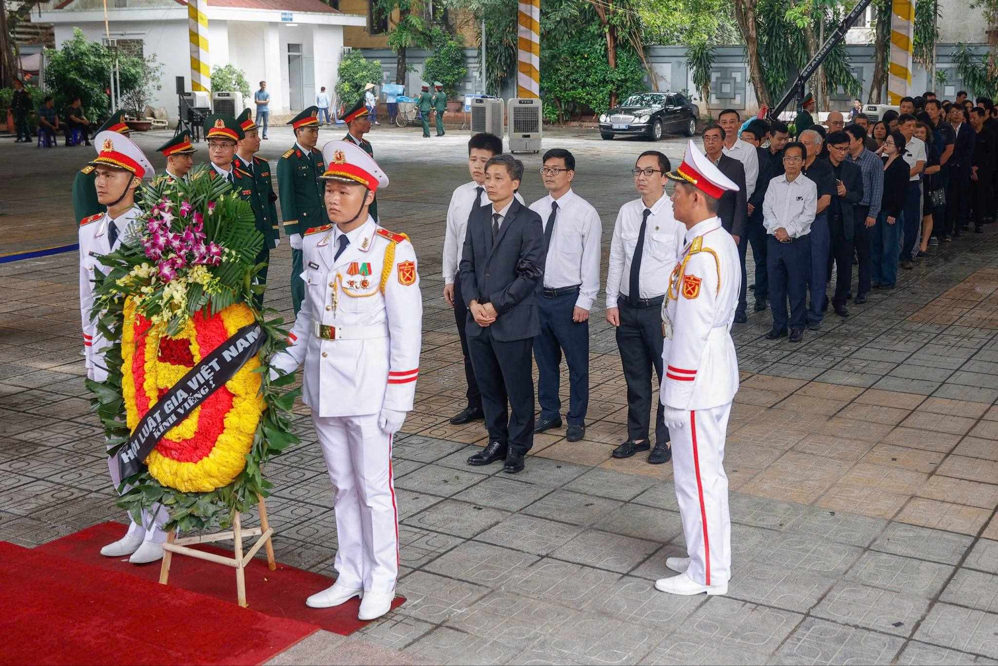 Đoàn đại biểu Hội Luật gia Việt Nam viếng nguyên Chủ tịch nước Trần Đức Lương- Ảnh 1. Đoàn đại biểu Hội Luật gia Việt Nam viếng nguyên Chủ tịch nước Trần Đức Lương- Ảnh 1.