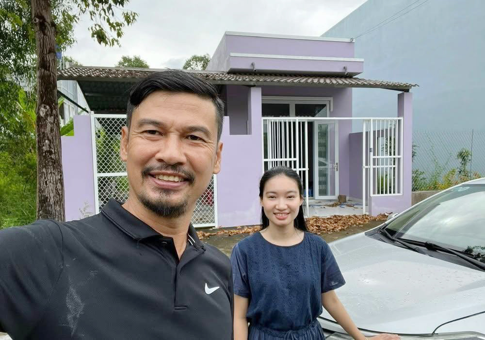 Nam diễn viên Tiết Cương thông báo tin vui "lên chức" ở tuổi 52- Ảnh 4. Nam diễn viên Tiết Cương thông báo tin vui "lên chức" ở tuổi 52- Ảnh 4.