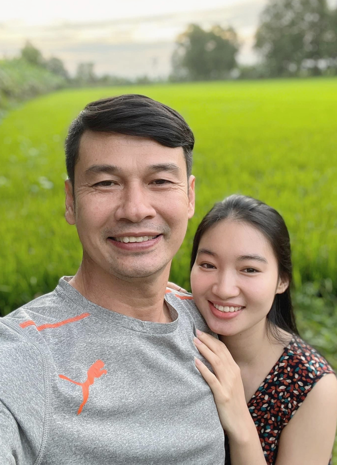 Nam diễn viên Tiết Cương thông báo tin vui "lên chức" ở tuổi 52- Ảnh 5. Nam diễn viên Tiết Cương thông báo tin vui "lên chức" ở tuổi 52- Ảnh 5.