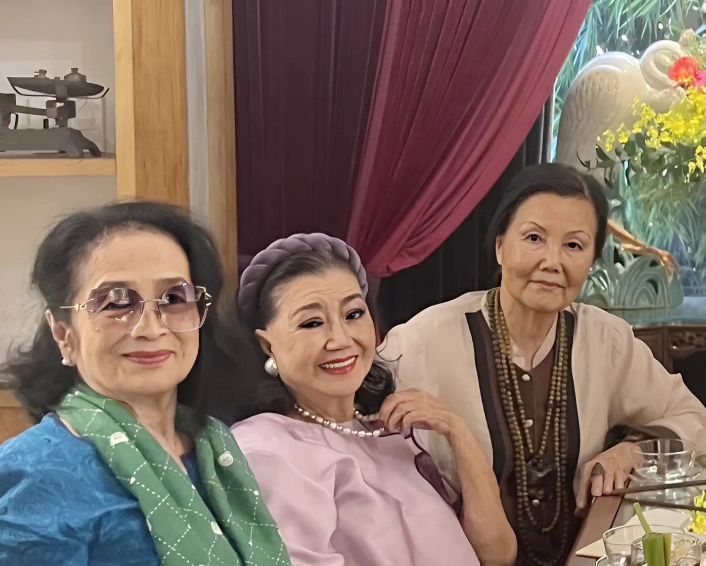 "Người đàn bà đẹp xuyên thế kỷ": Tuổi 83 sống với đam mê hội họa- Ảnh 10. "Người đàn bà đẹp xuyên thế kỷ": Tuổi 83 sống với đam mê hội họa- Ảnh 10.