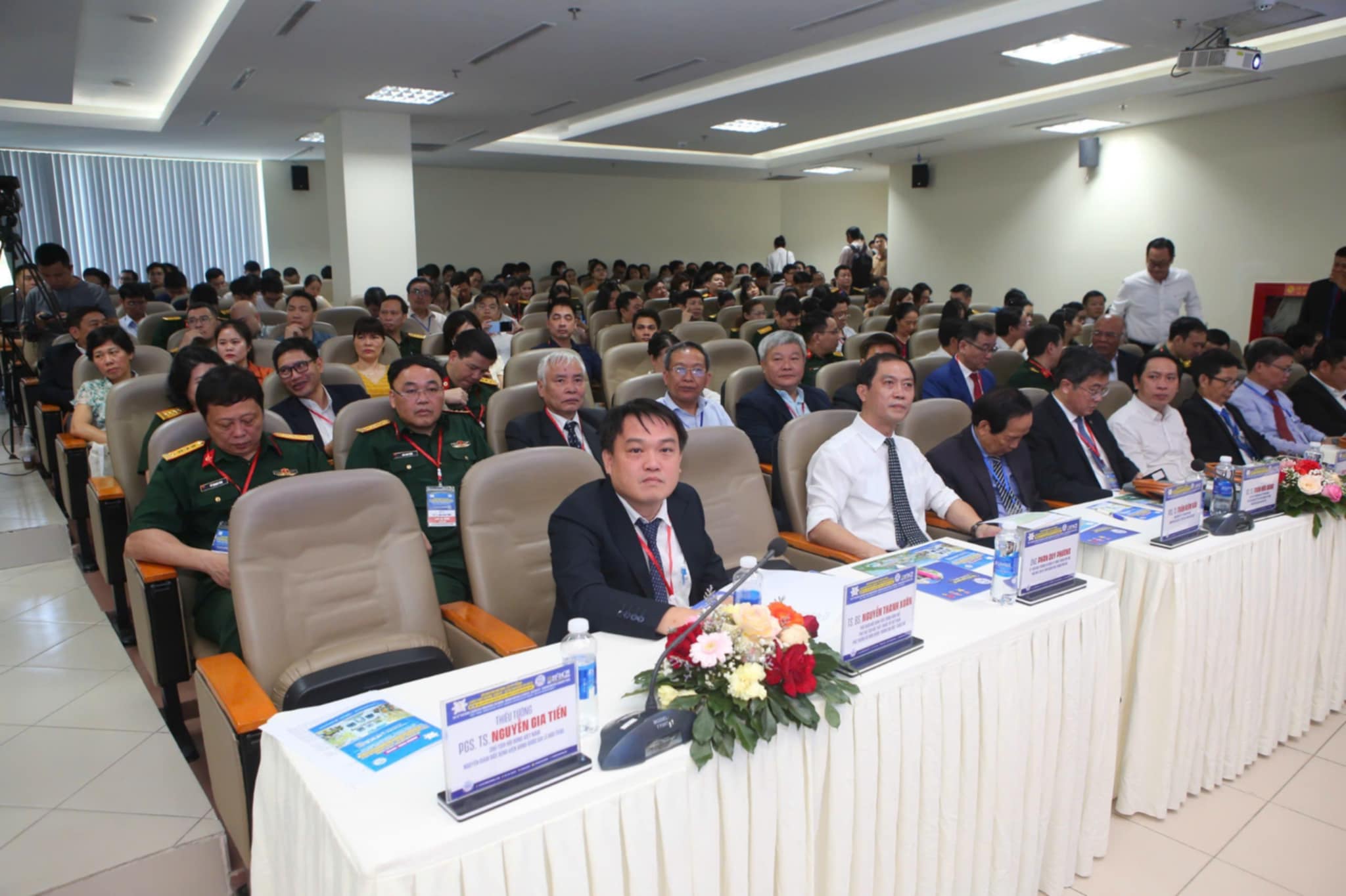 Hàng chục chuyên gia y tế quy tụ ở Huế bàn về tái sinh vết bỏng nặng- Ảnh 1. Hàng chục chuyên gia y tế quy tụ ở Huế bàn về tái sinh vết bỏng nặng- Ảnh 1.
