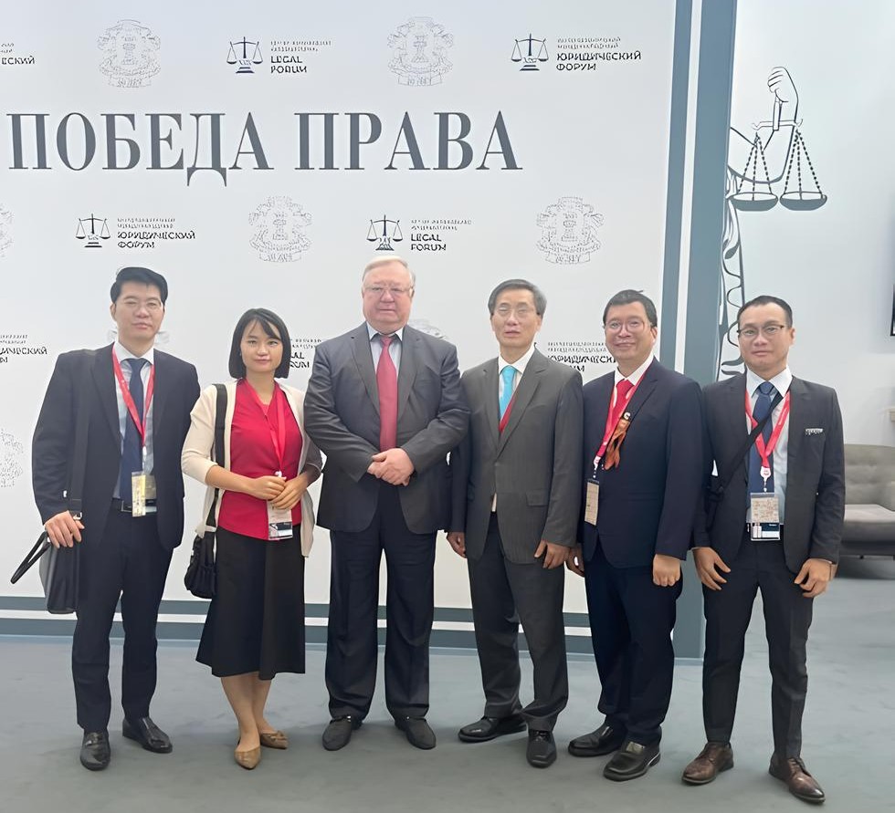 Diễn đàn pháp lý quốc tế Saint Petersburg lần thứ XIII: Cơ hội hợp tác của Hội Luật gia Việt Nam với nhiều tổ chức pháp luật quốc tế- Ảnh 4. Diễn đàn pháp lý quốc tế Saint Petersburg lần thứ XIII: Cơ hội hợp tác của Hội Luật gia Việt Nam với nhiều tổ chức pháp luật quốc tế- Ảnh 4.