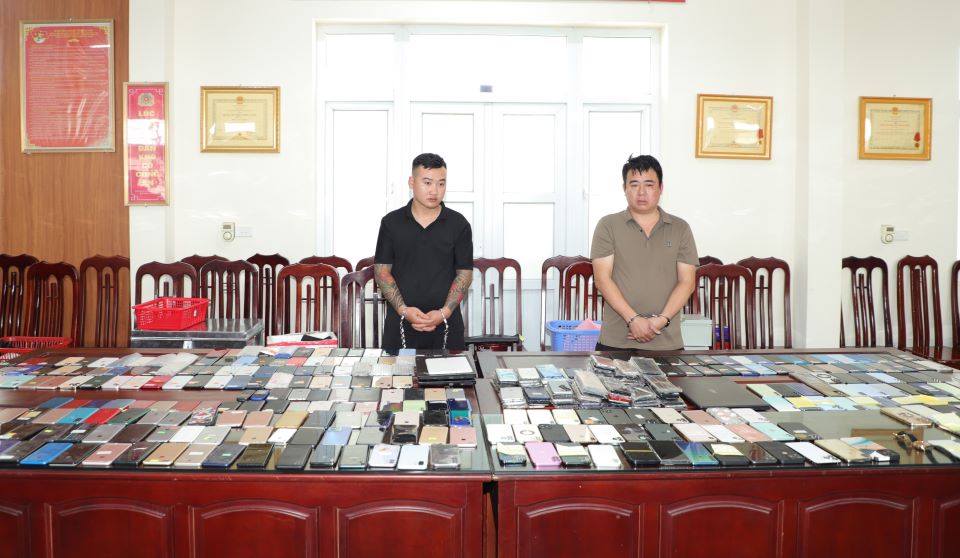 Triệt phá ổ nhóm trộm 319 điện thoại của du khách tại chùa Tam Chúc- Ảnh 1. Triệt phá ổ nhóm trộm 319 điện thoại của du khách tại chùa Tam Chúc- Ảnh 1.