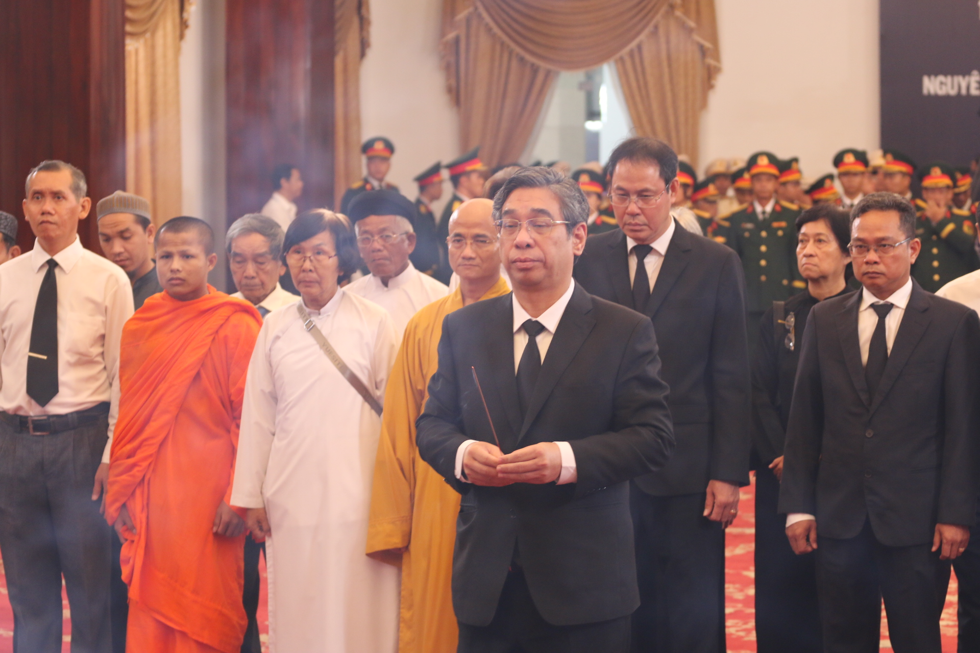Tp.HCM tổ chức lễ viếng nguyên Chủ tịch nước Trần Đức Lương- Ảnh 8. Tp.HCM tổ chức lễ viếng nguyên Chủ tịch nước Trần Đức Lương- Ảnh 8.