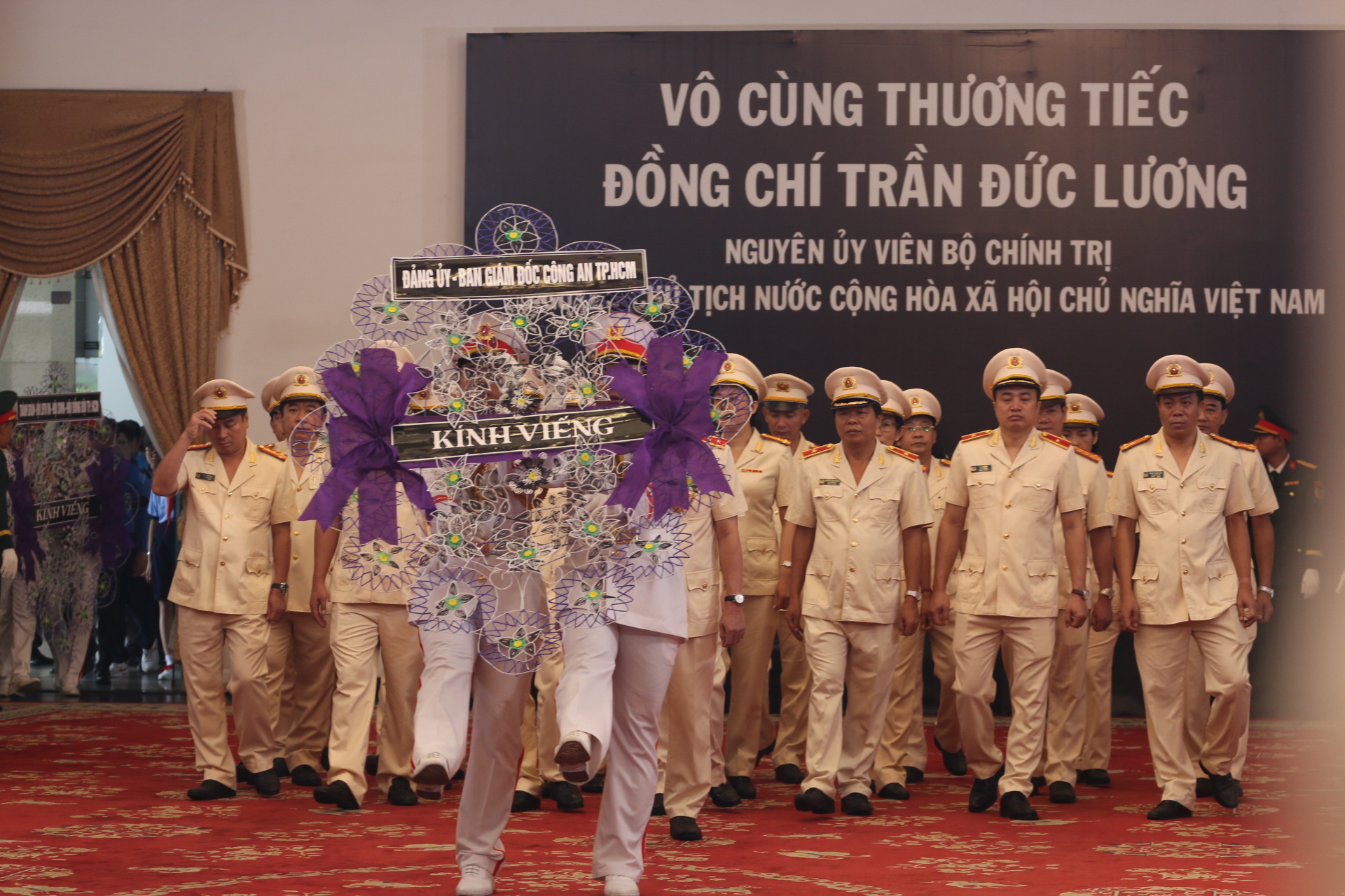 Tp.HCM tổ chức lễ viếng nguyên Chủ tịch nước Trần Đức Lương- Ảnh 18. Tp.HCM tổ chức lễ viếng nguyên Chủ tịch nước Trần Đức Lương- Ảnh 18.
