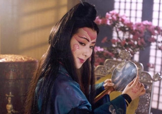 Đông Phương Bất Bại là một nhân vật phản diện đầy quyền lực nhưng cũng mang nhiều uẩn khúc, để lại nhiều dấu ấn trong lòng độc giả. Đông Phương Bất Bại là một nhân vật phản diện đầy quyền lực nhưng cũng mang nhiều uẩn khúc, để lại nhiều dấu ấn trong lòng độc giả.