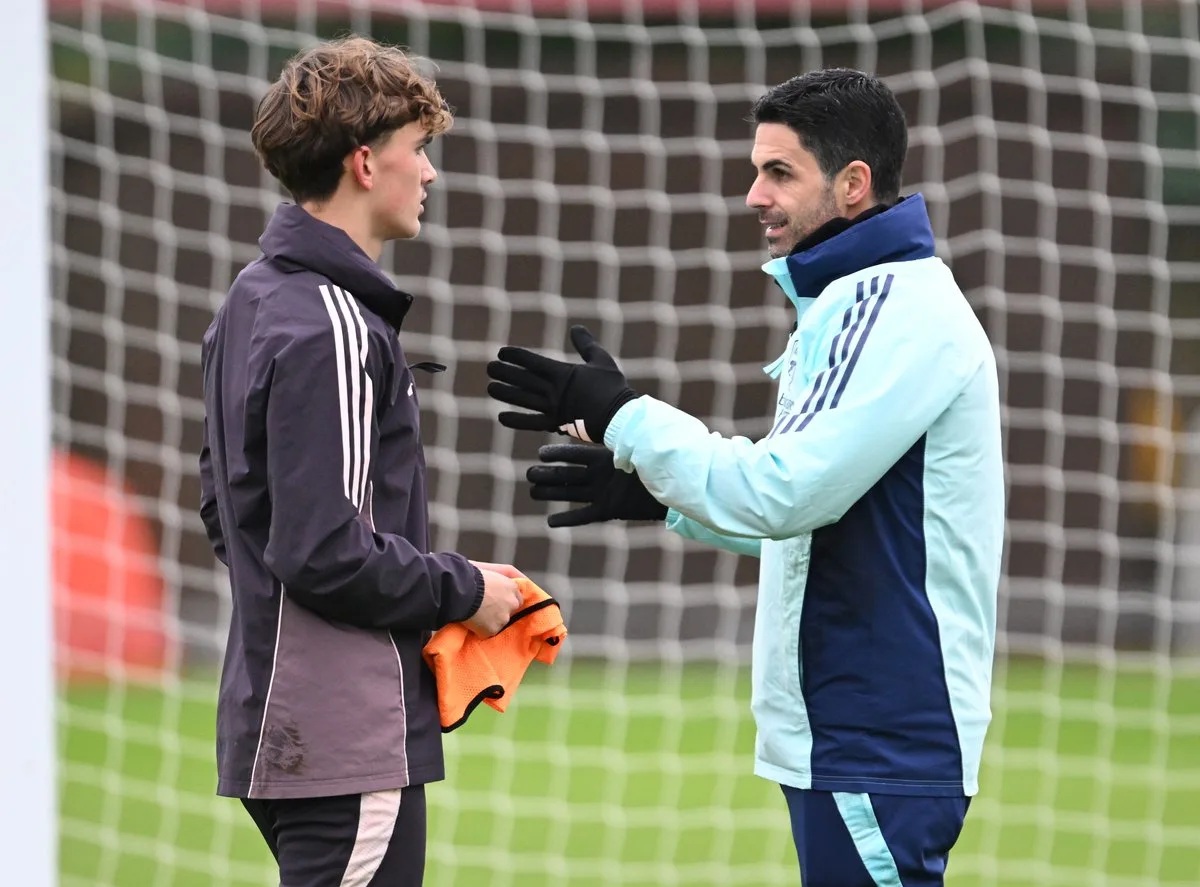 Max Dowman và Mikel Arteta. (Ảnh: Getty Images) Max Dowman và Mikel Arteta. (Ảnh: Getty Images)