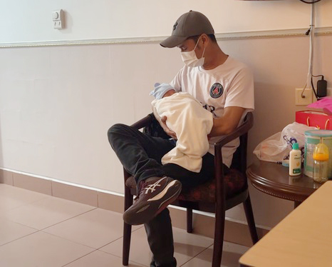 Nam diễn viên Tiết Cương thông báo tin vui "lên chức" ở tuổi 52- Ảnh 1. Nam diễn viên Tiết Cương thông báo tin vui "lên chức" ở tuổi 52- Ảnh 1.