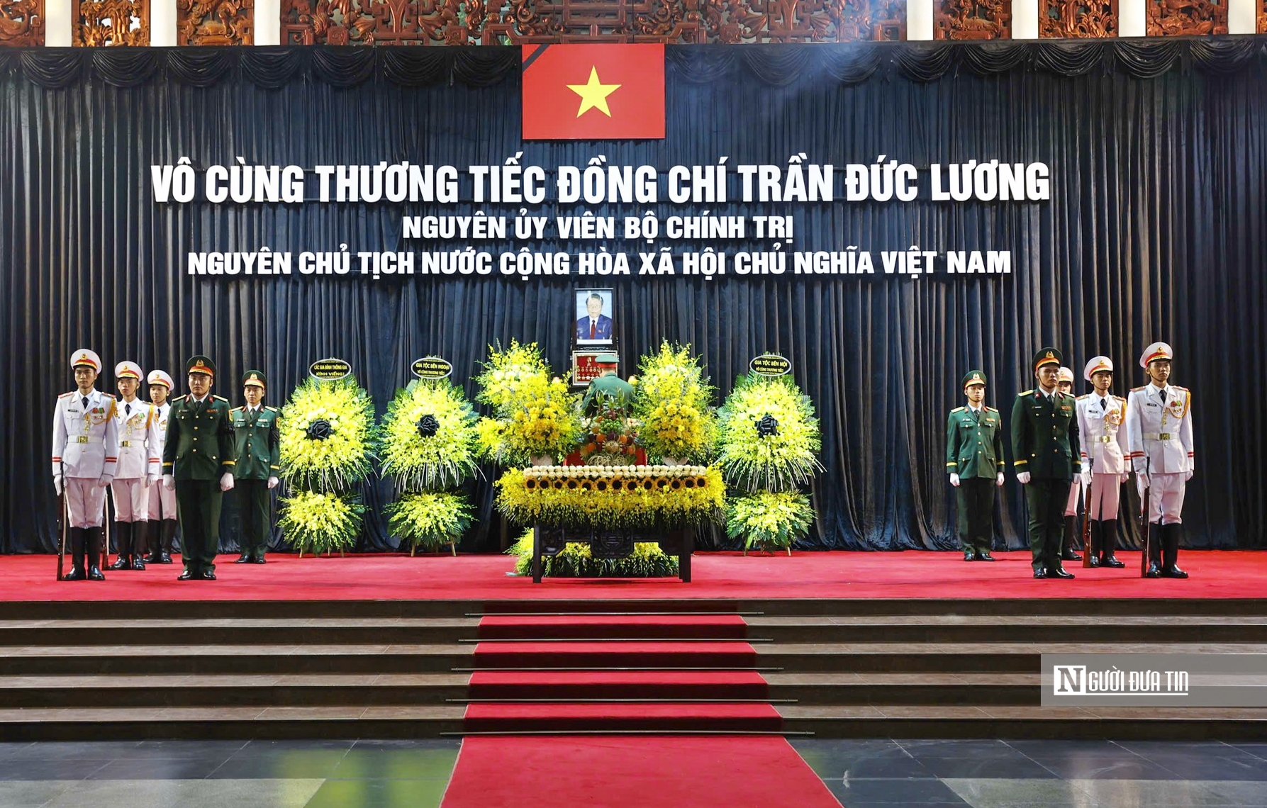 Lãnh đạo Đảng, Nhà nước viếng nguyên Chủ tịch nước Trần Đức Lương- Ảnh 1. Lãnh đạo Đảng, Nhà nước viếng nguyên Chủ tịch nước Trần Đức Lương- Ảnh 1.
