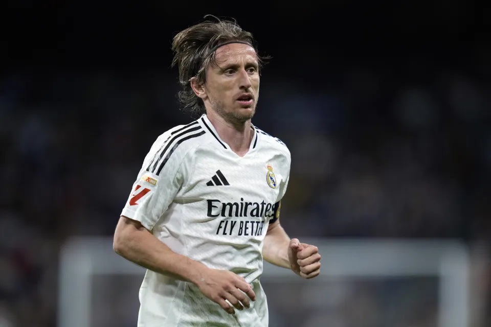 Modric sẽ rời Real Madrid sau nhiều năm gắn bó. Modric sẽ rời Real Madrid sau nhiều năm gắn bó.