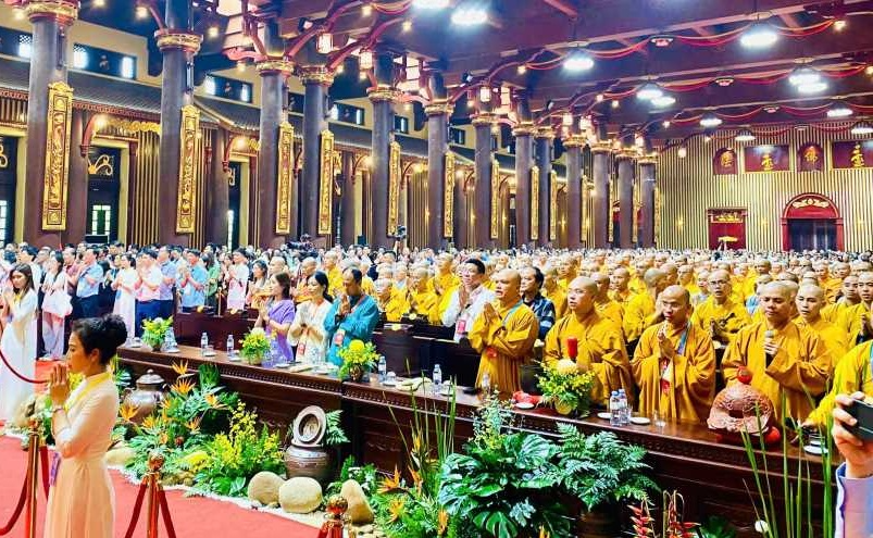 Cung nghinh Xá lợi Đức Phật nhập Cung Trúc Lâm Yên Tử- Ảnh 2. Cung nghinh Xá lợi Đức Phật nhập Cung Trúc Lâm Yên Tử- Ảnh 2.