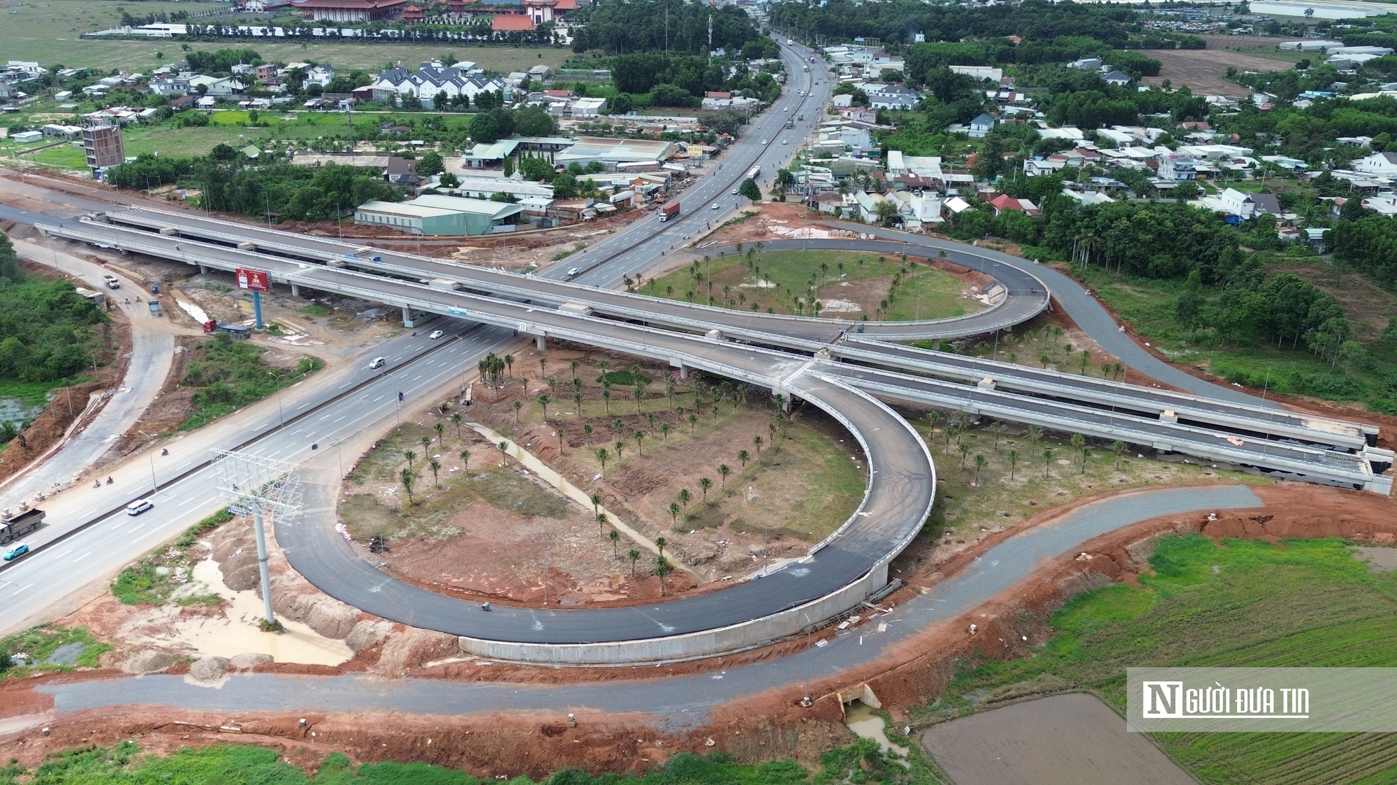 Diện mạo tuyến đường cửa ngõ 6 làn xe, kết nối trực tiếp sân bay Long Thành trước ngày về đích- Ảnh 9. Diện mạo tuyến đường cửa ngõ 6 làn xe, kết nối trực tiếp sân bay Long Thành trước ngày về đích- Ảnh 9.