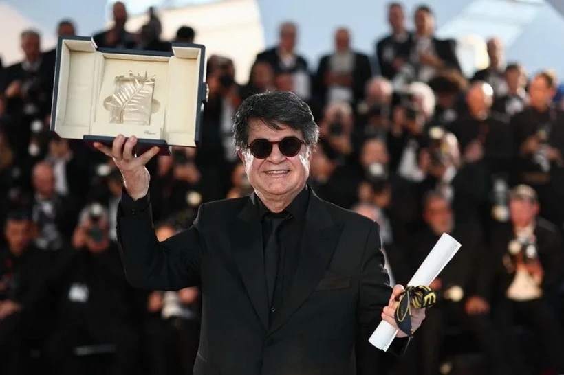 Đạo diễn Jafar Panahi nhận giải Cành cọ Vàng. (Ảnh: Reuters) Đạo diễn Jafar Panahi nhận giải Cành cọ Vàng. (Ảnh: Reuters)
