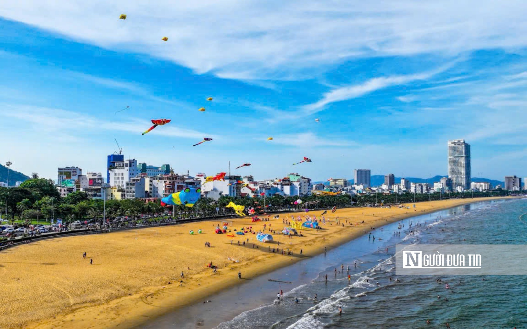 Bình Định sẽ công bố khu vực hoạt động phương tiện vui chơi, giải trí dưới nước để phục vụ du lịch- Ảnh 3. Bình Định hứa hẹn bùng nổ cảm xúc với đêm khai mạc lễ hội du lịch hè năm 2025