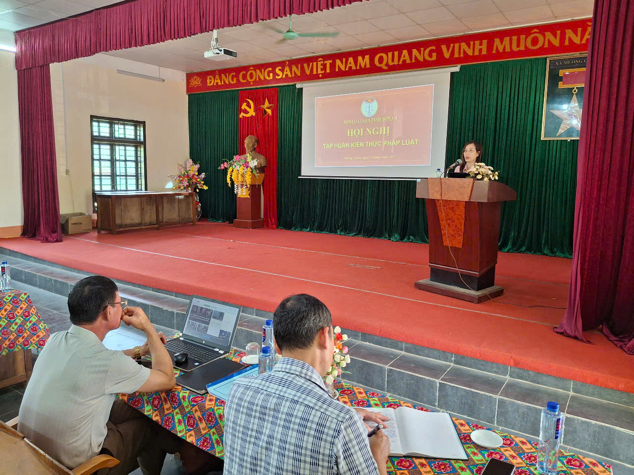 Hội Luật gia tỉnh Sơn La đẩy mạnh tuyên truyền góp ý xây dựng Hiến pháp- Ảnh 3. Hội Luật gia tỉnh Sơn La đẩy mạnh tuyên truyền góp ý xây dựng Hiến pháp- Ảnh 3.