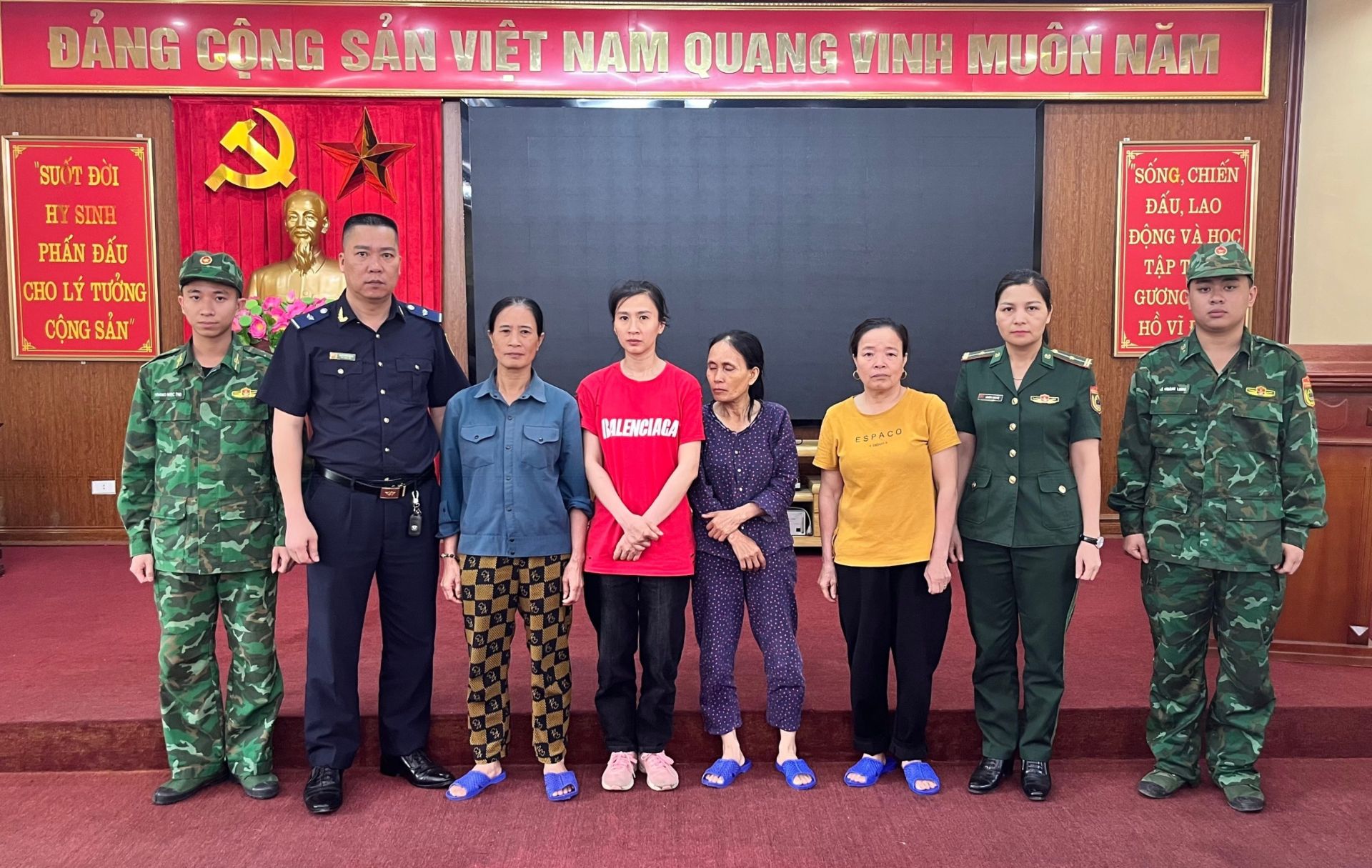 Bắt giữ nhóm đối tượng vận chuyển trái phép nhân dân tệ qua biên giới- Ảnh 1. Bắt giữ nhóm đối tượng vận chuyển trái phép nhân dân tệ qua biên giới- Ảnh 1.