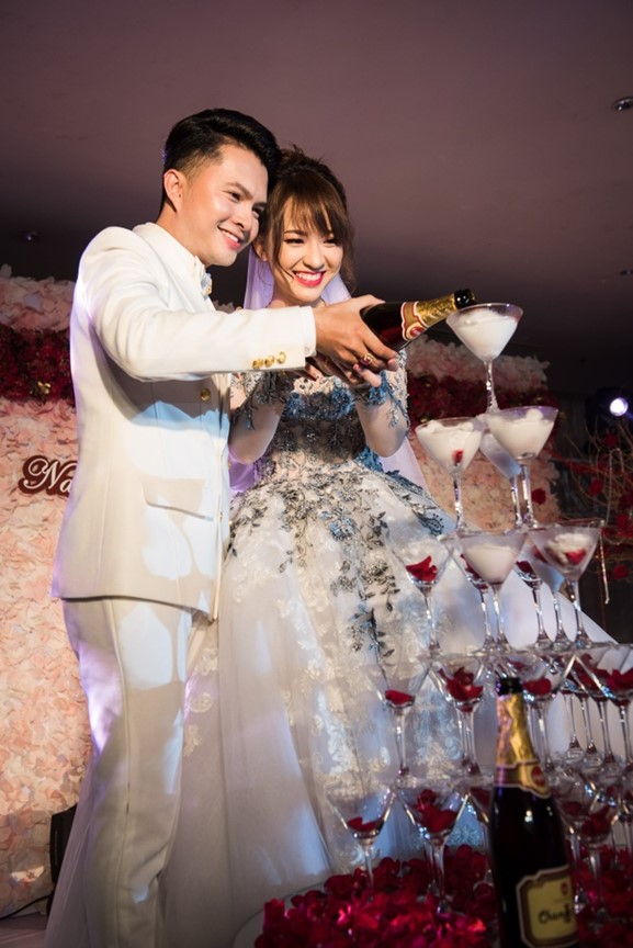 Nam ca sĩ kết hôn bí mật với bạn gái ngoài ngành, không ngại lên tiếng trước tin đồn về giới tính- Ảnh 3. Nam ca sĩ kết hôn bí mật với bạn gái ngoài ngành, không ngại lên tiếng trước tin đồn về giới tính- Ảnh 3.