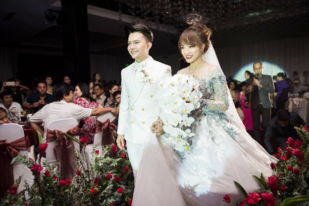 Nam ca sĩ kết hôn bí mật với bạn gái ngoài ngành, không ngại lên tiếng trước tin đồn về giới tính- Ảnh 5. Nam ca sĩ kết hôn bí mật với bạn gái ngoài ngành, không ngại lên tiếng trước tin đồn về giới tính- Ảnh 5.