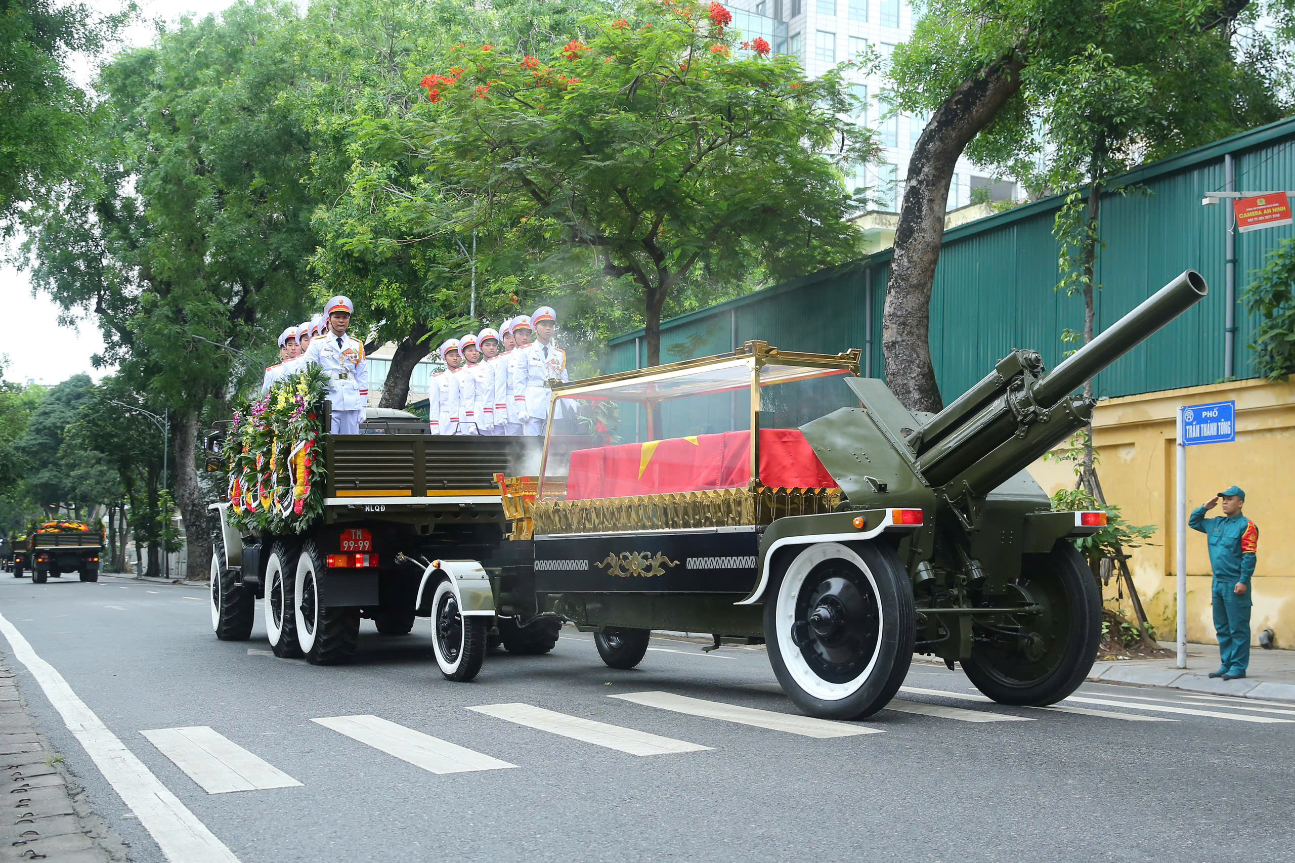 Lễ truy điệu nguyên Chủ tịch nước Trần Đức Lương- Ảnh 11. Lễ truy điệu nguyên Chủ tịch nước Trần Đức Lương- Ảnh 11.