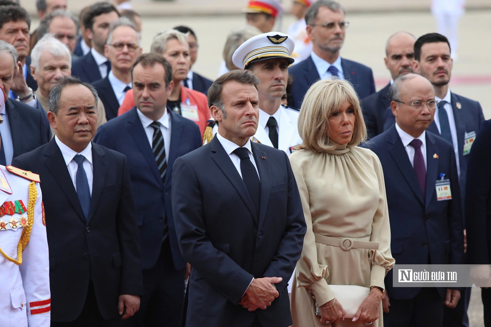 Tổng thống Pháp Macron vào Lăng viếng Chủ tịch Hồ Chí Minh- Ảnh 3.