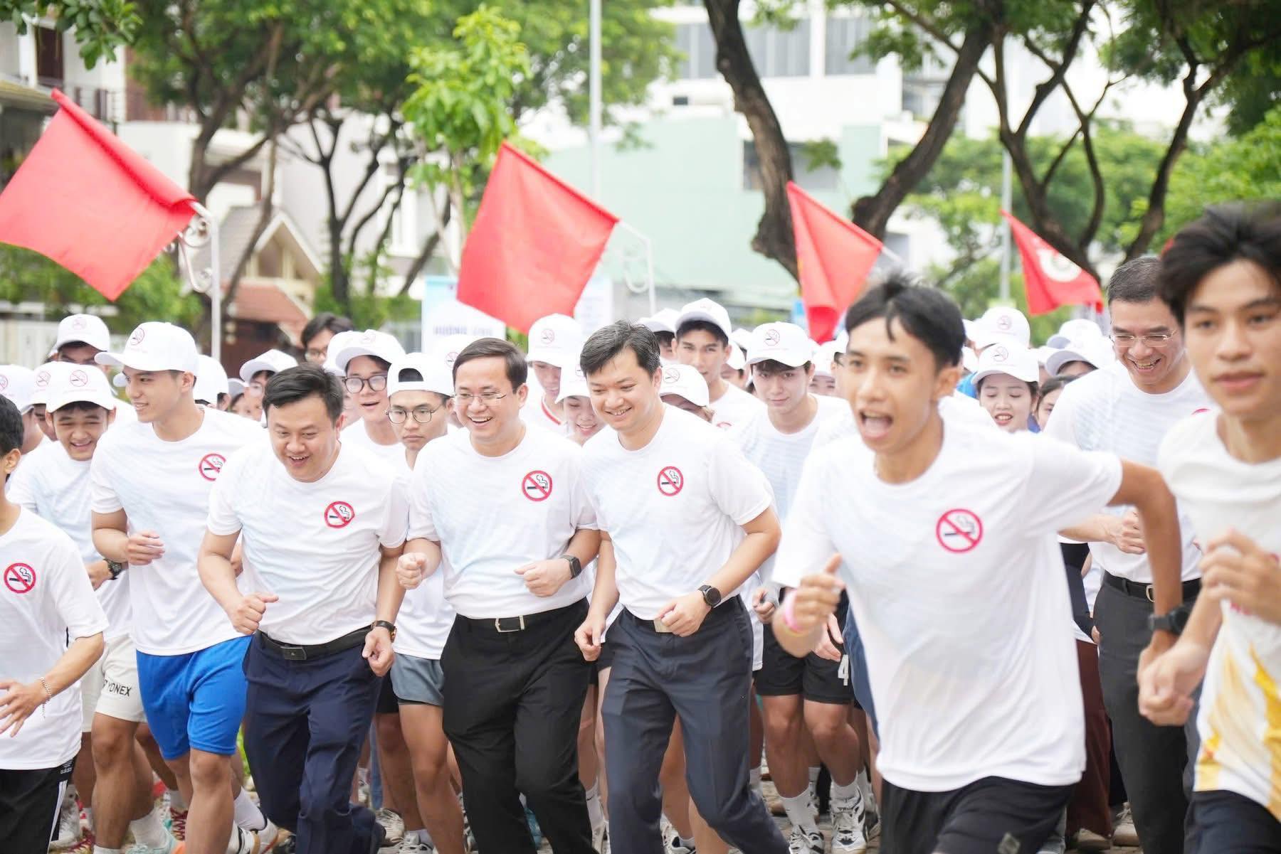 Hơn 1.000 đoàn viên thanh niên lan tỏa thông điệp "vạch trần sự hấp dẫn giả tạo" của thuốc lá- Ảnh 3. Hơn 1.000 đoàn viên thanh niên lan tỏa thông điệp "vạch trần sự hấp dẫn giả tạo" của thuốc lá- Ảnh 3.