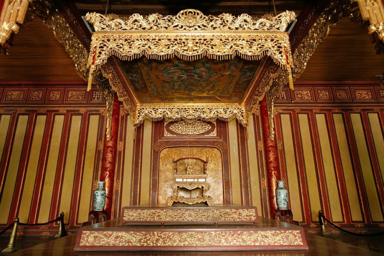 Xử lý trách nhiệm tổ chức, cá nhân để xảy ra vụ đập gãy ngai vàng triều Nguyễn- Ảnh 1.