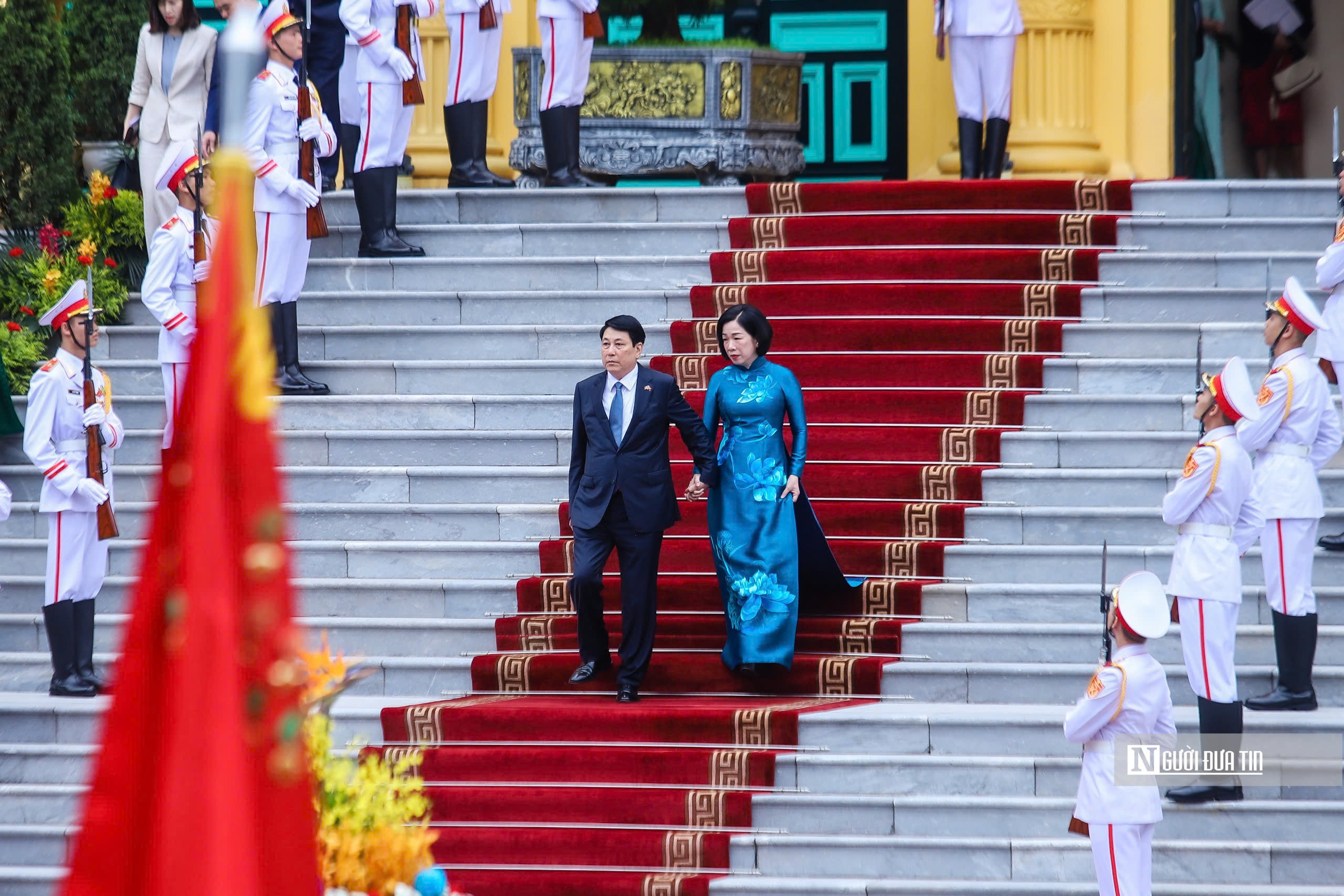 Lễ đón trọng thể Tổng thống Pháp Emmanuel Macron - Ảnh 2. Lễ đón trọng thể Tổng thống Pháp Emmanuel Macron - Ảnh 2.
