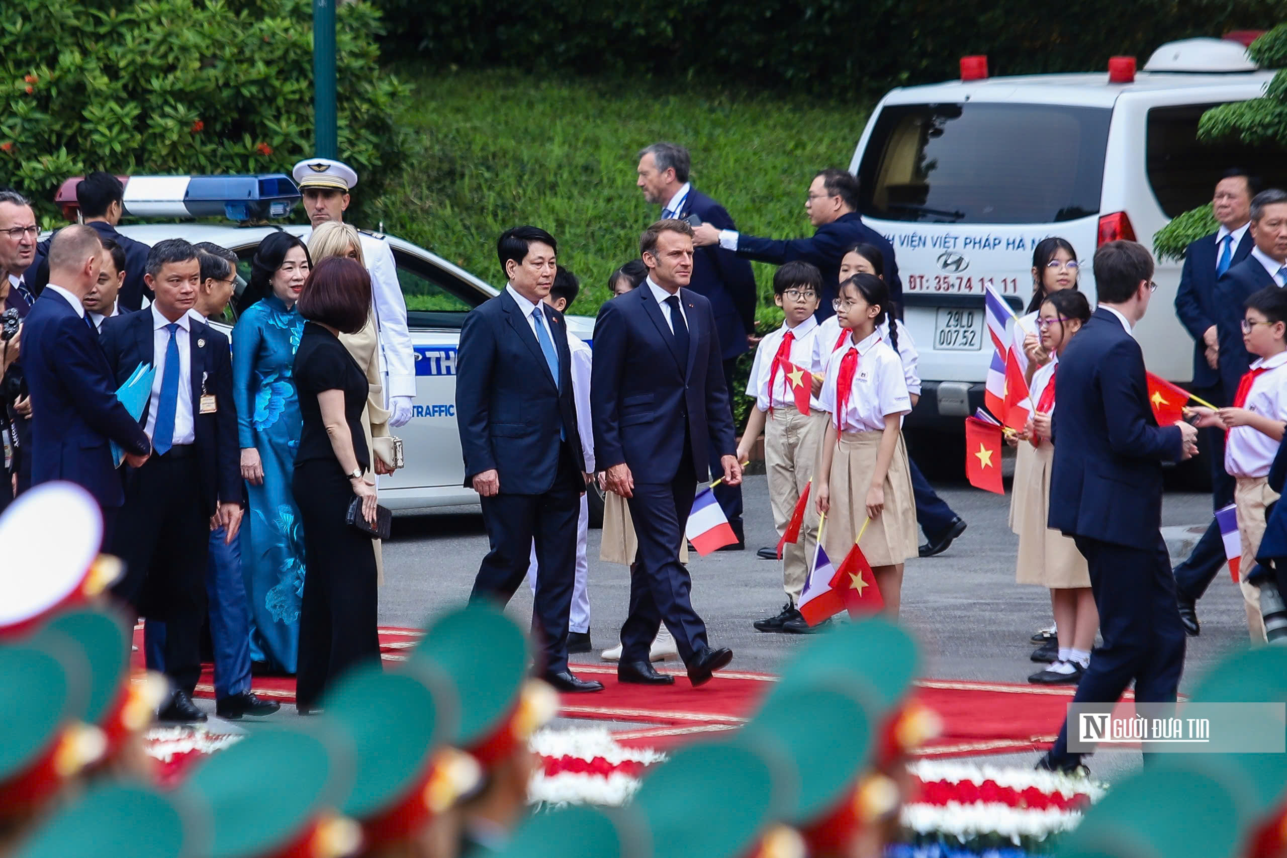 Lễ đón trọng thể Tổng thống Pháp Emmanuel Macron - Ảnh 5. Lễ đón trọng thể Tổng thống Pháp Emmanuel Macron - Ảnh 5.