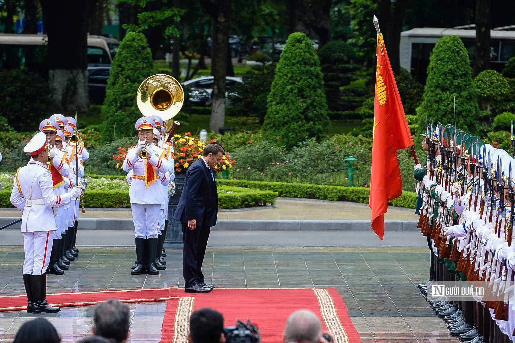 Lễ đón trọng thể Tổng thống Pháp Emmanuel Macron - Ảnh 10. Lễ đón trọng thể Tổng thống Pháp Emmanuel Macron - Ảnh 10.