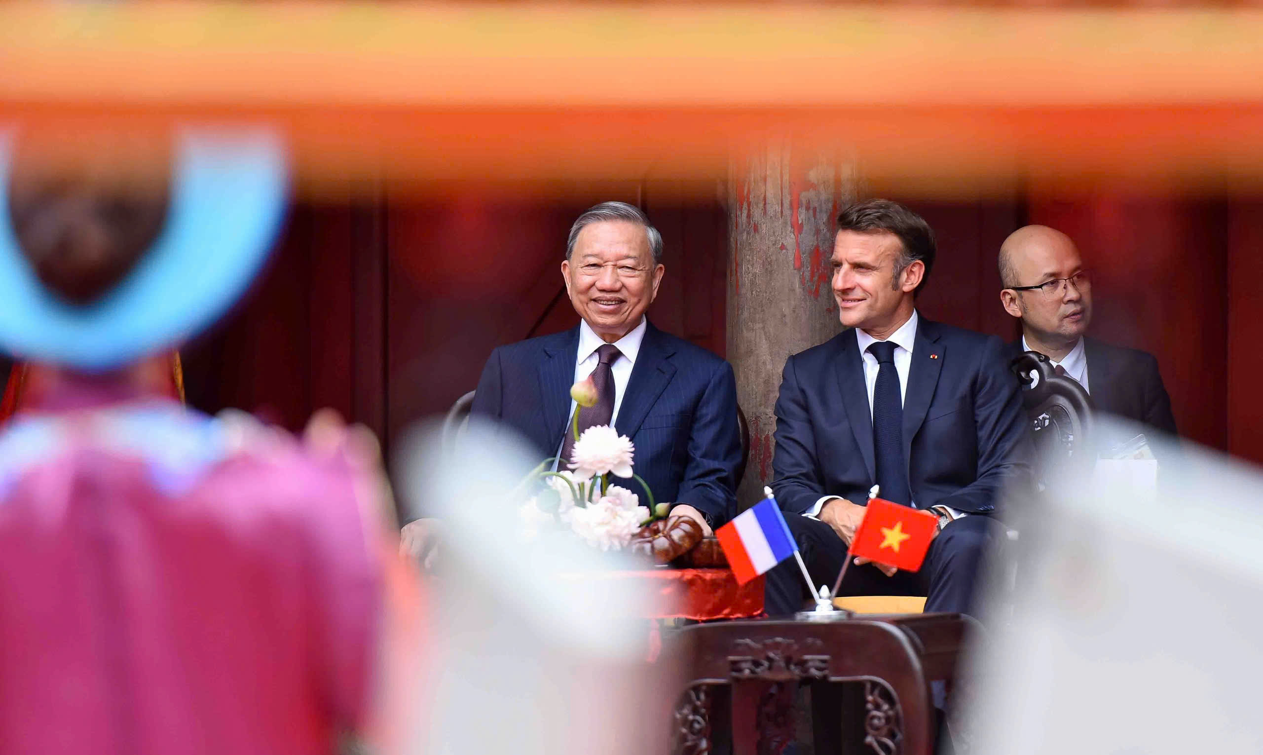 Tổng Bí thư Tô Lâm cùng Tổng thống Pháp Macron thăm Văn Miếu - Quốc Tử Giám- Ảnh 11. Tổng Bí thư Tô Lâm cùng Tổng thống Pháp Macron thăm Văn Miếu - Quốc Tử Giám- Ảnh 11.