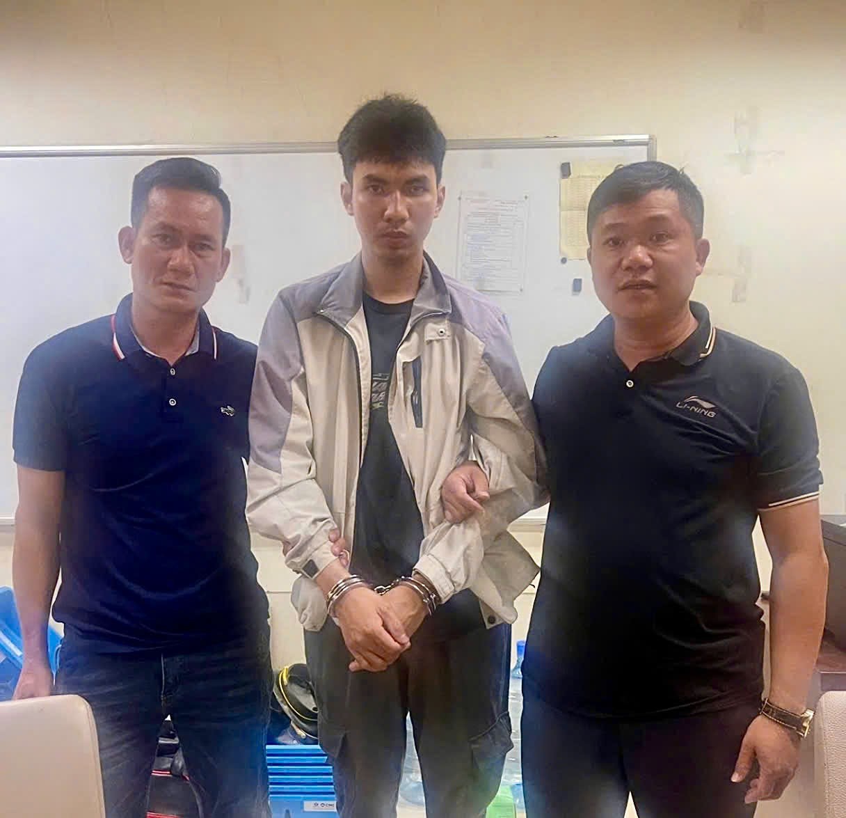 Công an truy bắt thành công đối tượng truy nã trốn thi hành án- Ảnh 1.