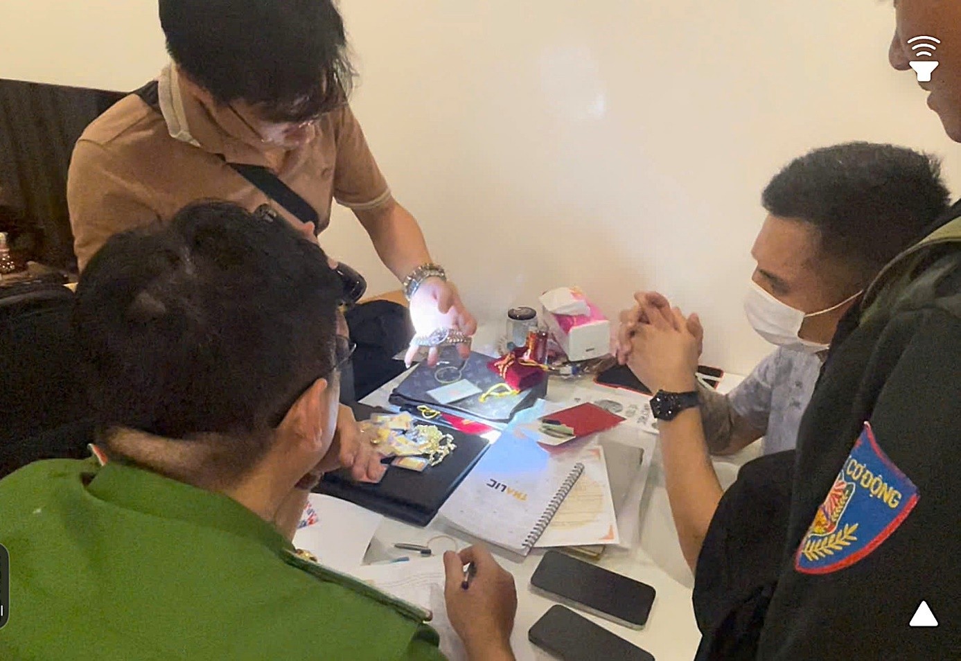 Bắt giữ nhóm đối tượng hoạt động lừa đảo chiếm đoạt tài sản xuyên Việt- Ảnh 6. Bắt giữ nhóm đối tượng hoạt động lừa đảo chiếm đoạt tài sản xuyên Việt- Ảnh 6.
