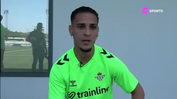 Antony có những chia sẻ đầy xúc động với TNT Sports Brazil. Antony có những chia sẻ đầy xúc động với TNT Sports Brazil.