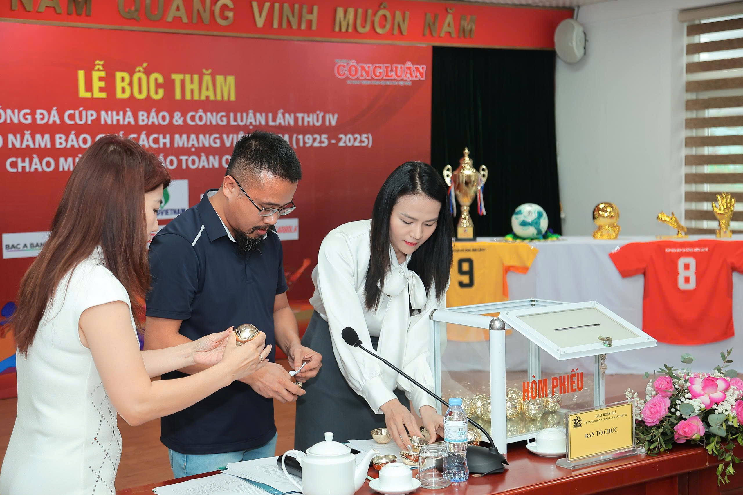 16 đội bóng tranh tài tại Giải Cúp Nhà báo & Công luận lần IV năm 2025- Ảnh 1.