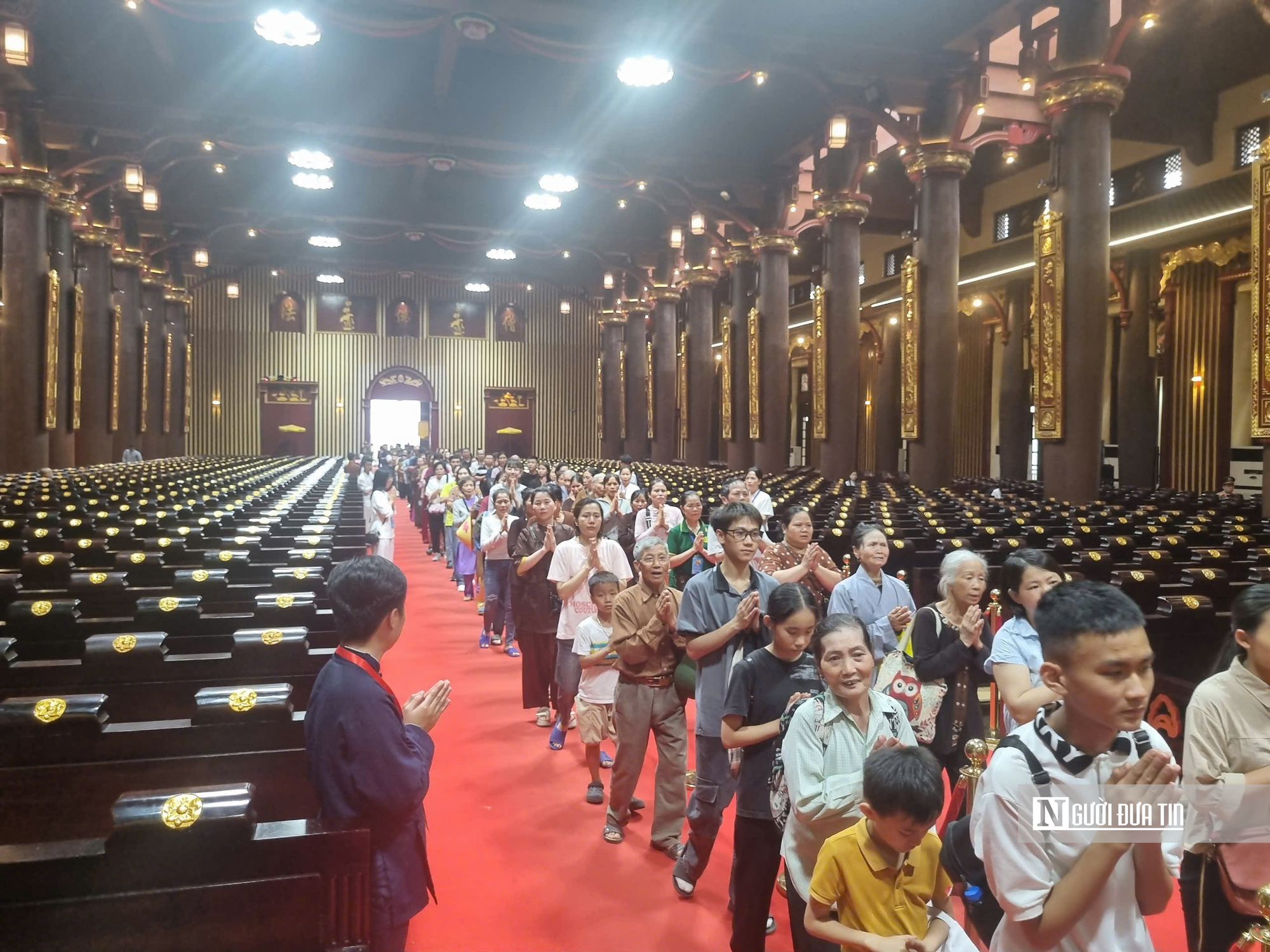 Dòng người hành hương về chiêm bái Xá lợi Phật tại non thiêng Yên Tử- Ảnh 2. Dòng người hành hương về chiêm bái Xá lợi Phật tại non thiêng Yên Tử- Ảnh 2.
